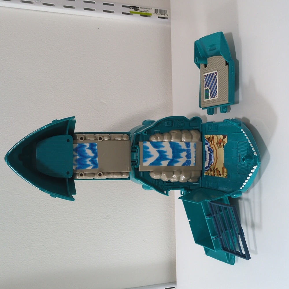Vintage Battle Beast Shocking Shark Transport Station - Picture 7 of 10
